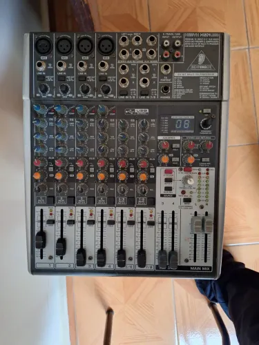 Mesa de Som Behringer Xenyx 1204 USB FX