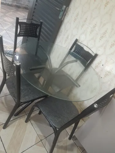 Vendo mesa 4 cadeiras em bom estado 