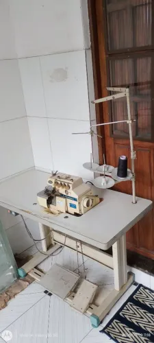 Máquina de constura interlook em bom estado de conservação em Caruaru 