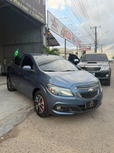 Chevrolet Onix Hatch LT 1.4 8V Flex Power Mec. 4P 2014