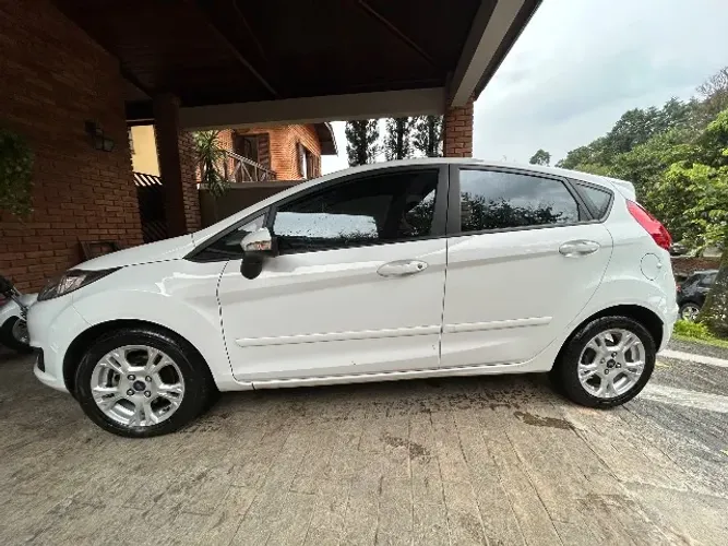 Ford Fiesta 1.6 16V Flex Aut. 5P 2014