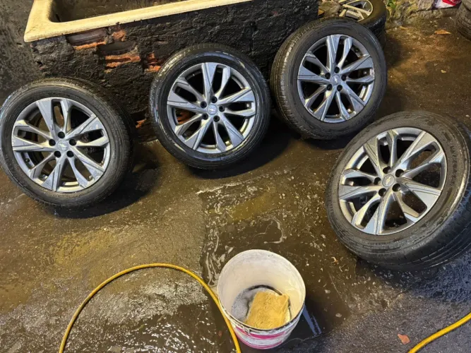 Vendo jogo de rodas tracker aro 17 5x105