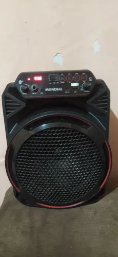 Caixa de som via bluetooth FM /AM tudo funcionando