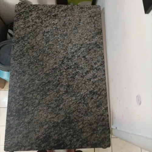 Mesa Gratino (sem cadeiras)