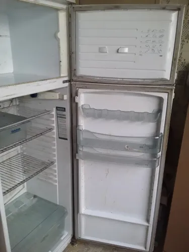 Geladeira DAKO 350 litros no estado pra tirar peças ou restaurar (leia TUDO)