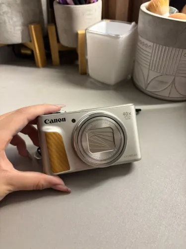 CÂMERA CANON SX740HS, USADA PORÉM EM PERFEITO ESTADO