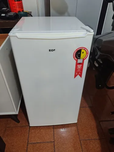 frigobar semi-novo 93 litros 110 volts está em Toledo.