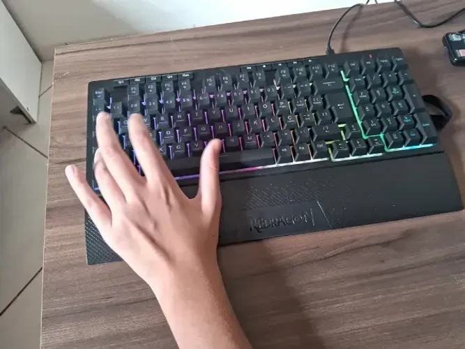 Teclado Membrana Redragon Rgb Abnt2 K515-rgb 