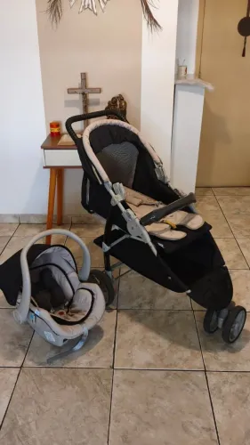 Carrinho de Bebê Galzerano Cross com Bebê Conforto