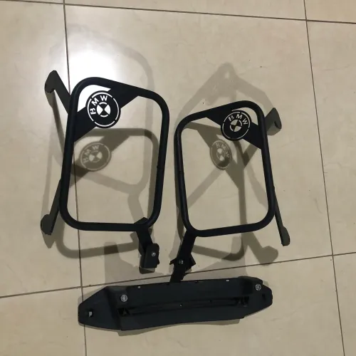 Suporte de alforges e farol de milha da Gs 1250