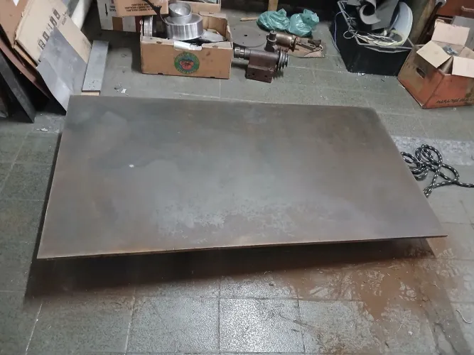 Vende-se uma chapa de aço carbono