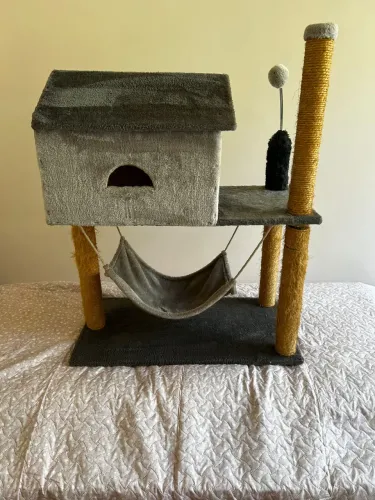 Casinha e arranhador para gatos