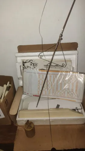 Máquina de tricô Singer