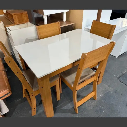 Mesa com 4 cadeiras - entrego Curitiba e região