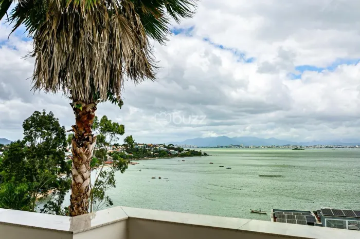 CASA EM CONDOMINIO FECHADO FRENTE MAR NO CACUPÉ VISTA PERMANENTE