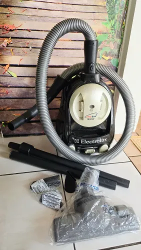 Aspirador de pó Electrolux Easy Box sem saco, 1600w, funcionando perfeitamente.