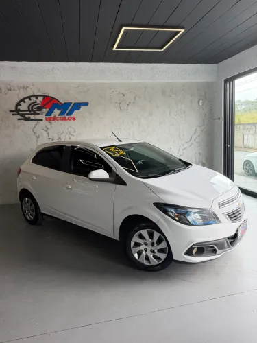 Chevrolet Onix Hatch LT 1.4 8V Flex Power Mec. 4P 2015