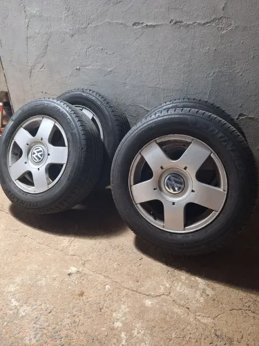 Jogo com pneus novos Dunlop 