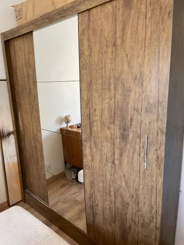 Guarda roupa 3 portas de casal em ótimo estado e muito espaço 