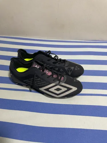 Chuteira : umbro velocita   Estado : excelente impecável 