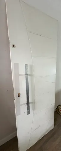 Porta externa com puxador