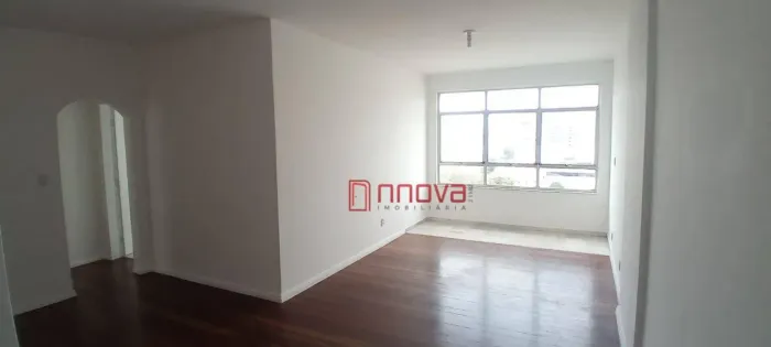 Aluga apartamento amplo com 2 quartos, suíte, armário, perto da praça do Campo Grande, 88