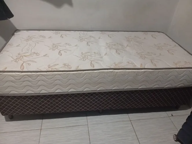 Cama de solteiro com 2 meses de uso, vendendo por que comprei uma de casal