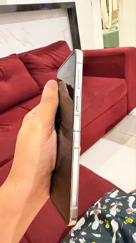 Galaxy Z Flip 5 com Caixa e Carregador
