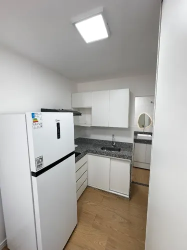Kitnet mobiliada, só entrar com os pertences pessoais, ideal para solteiros . Loft complet