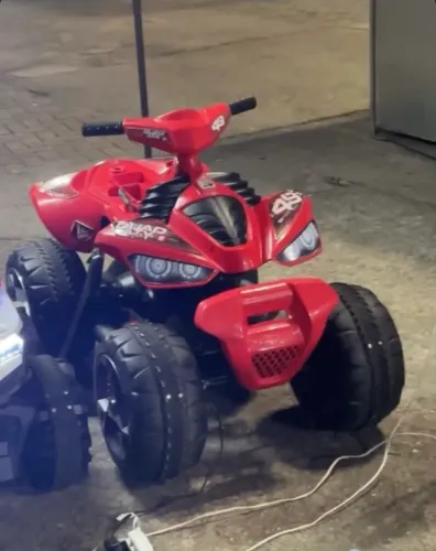 4 Carrinhos elétricos infantis