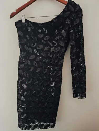 Vestido preto Curto - Lantejoulas.
