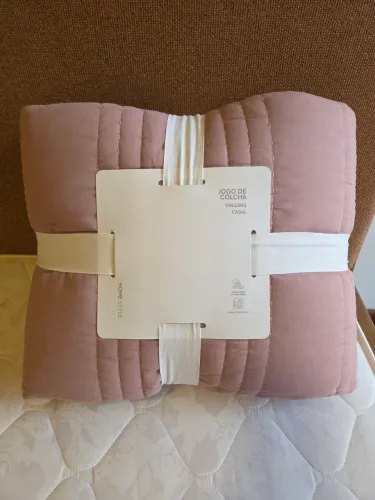 Jogo de Colcha novo da Camicado tamanho casal na cor rosa antigo nunca usado - 3 peças