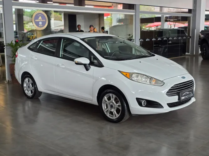 Ford Fiesta 1.6 16V Flex Aut. 5P 2015