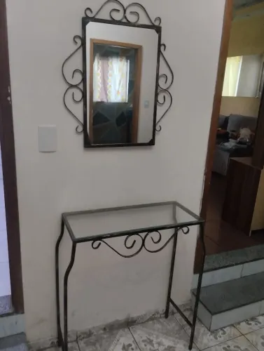 Aparador com espelho
