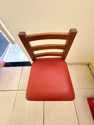 BAIXOU? $100,00. Banqueta de madeira
