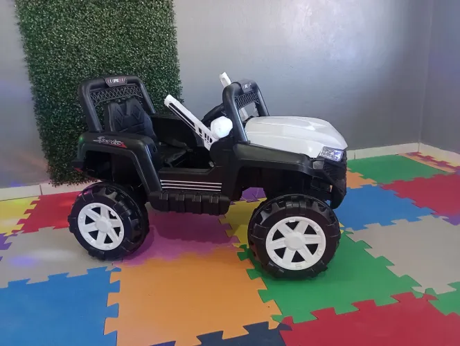Carro elétrico infantil novo com controle