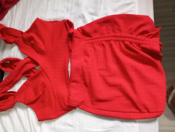 Conjunto Feminino Vermelho Cropped Amarração Multiformas e Saia Franzida
