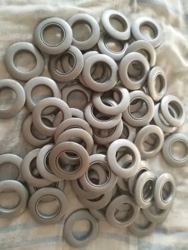 Vendo 60 ilhós para cortina