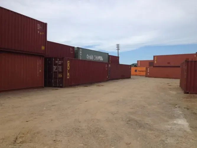 Containers 20 Pés com pintura fundo