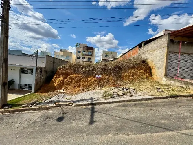 Vendo lote com 300m² na Avenida Principal do bairro Mario Giurizatto - Colatina/ES