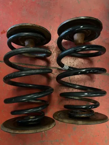 Par De Molas Traseiras Volkswagen Saveiro 