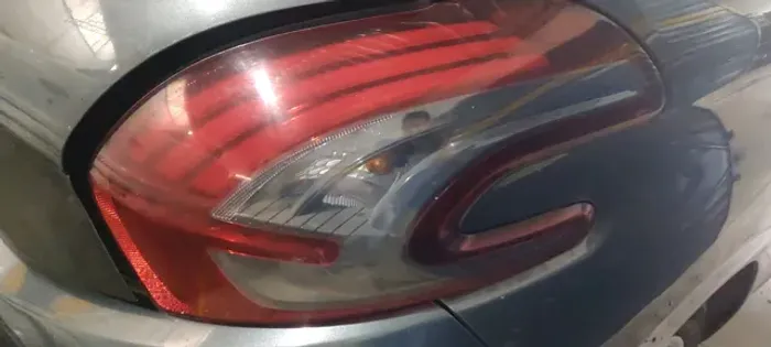 lanterna traseira direita peugeot 208 ano 19