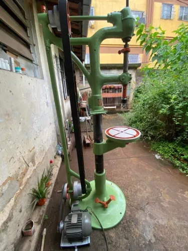 Furadeira de coluna antiga. 5/8 SEM MOTOR. .