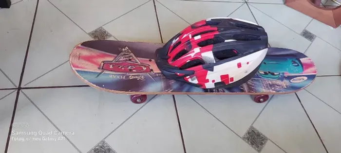 Vendo skate com capacete adulto