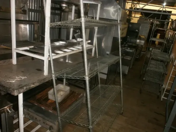 estantes de ferro aramado - cromado - usados