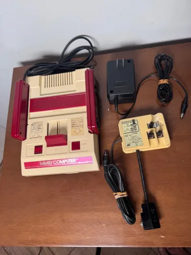Nintendo Family Computer (Famicom) - Console Clássico