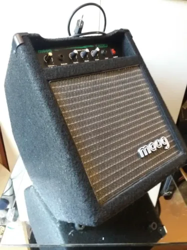 AMPLIFICADOR DE BAIXO MOUG 50 WATTS. MODELO 30SCB