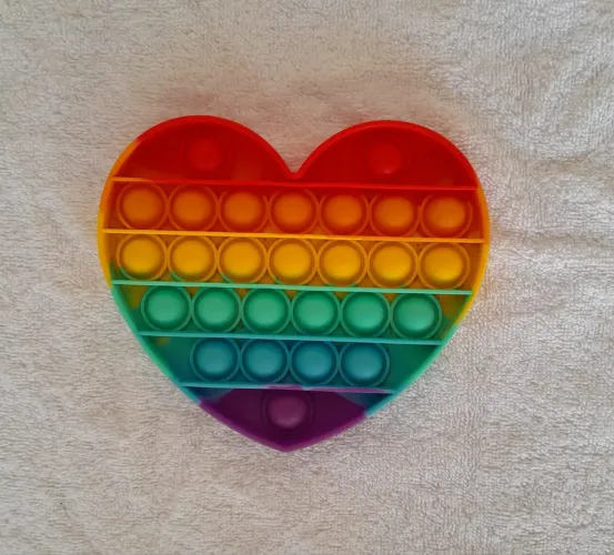 Pop It Brinquedo Sensorial Coração Arco-Íris