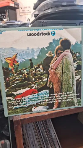 Vinil Woodstock: Music from the Original Soundtrack and More", lançado em 1970.