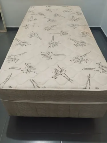 Cama box de solteiro com colchão
